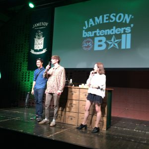 壇上で挨拶するJameson Ambassadorsのみなさん。