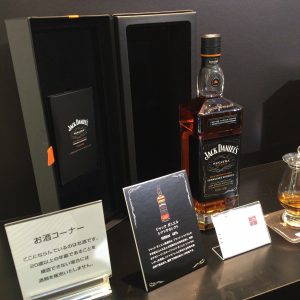 大切に飾られるJack Daniel's Sinatra Selectのボトル